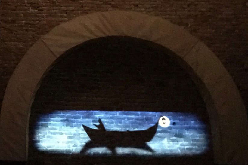 Stelle e Viaggi | Resi Girardello, Marta Modini e Alessandra Kerstulovic | The Tale of a Night Wanderer, arco in mesh metallica e lycra